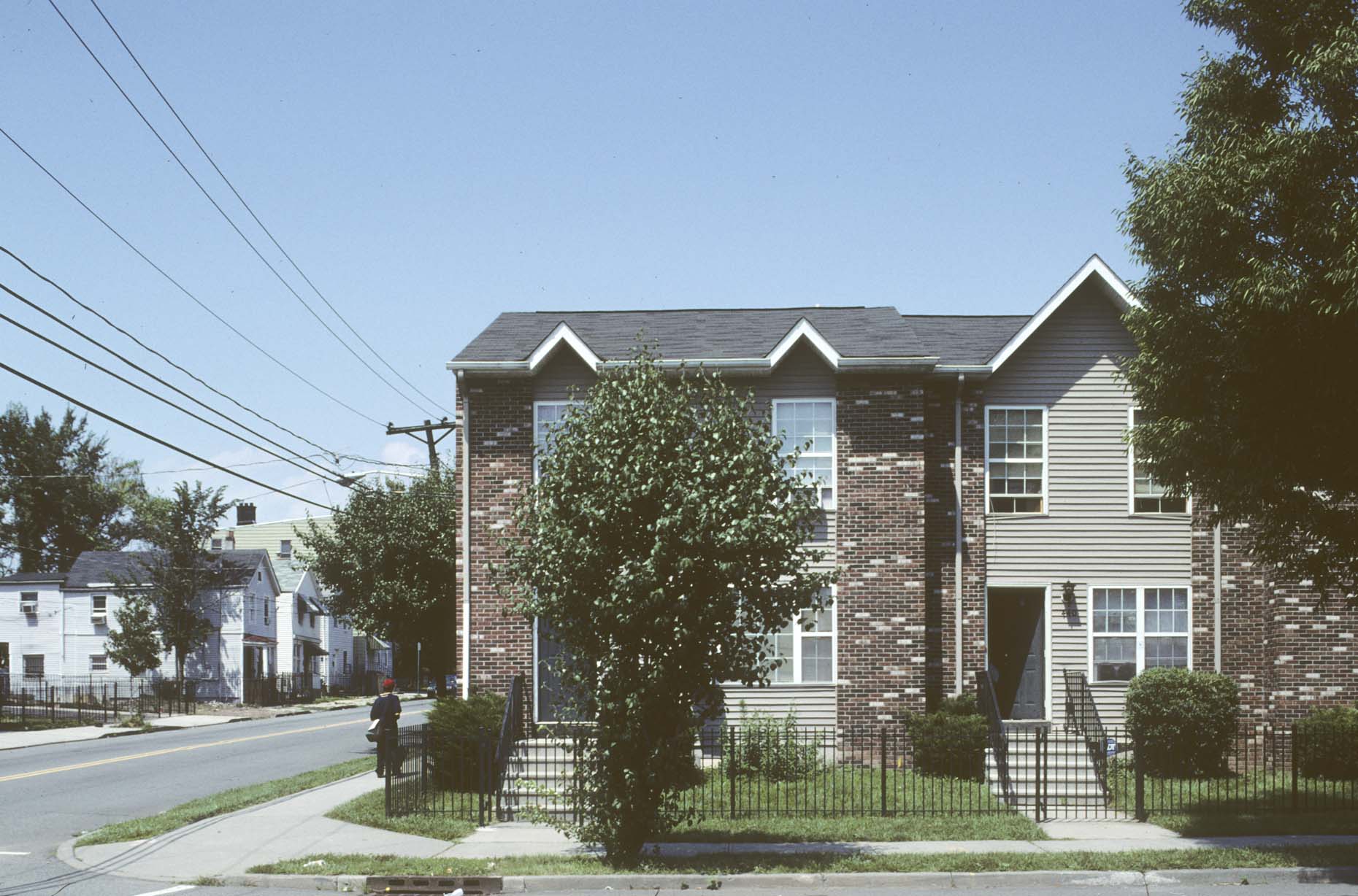 08_15th Ave. at 7th St., Newark, 2009_.jpg