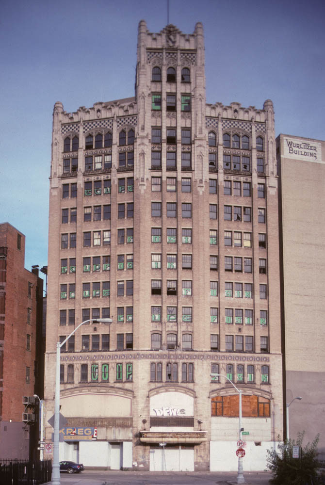 10-FormerMetropolitanBuildingJohnRatFarmerStreetsDetroit2002_
