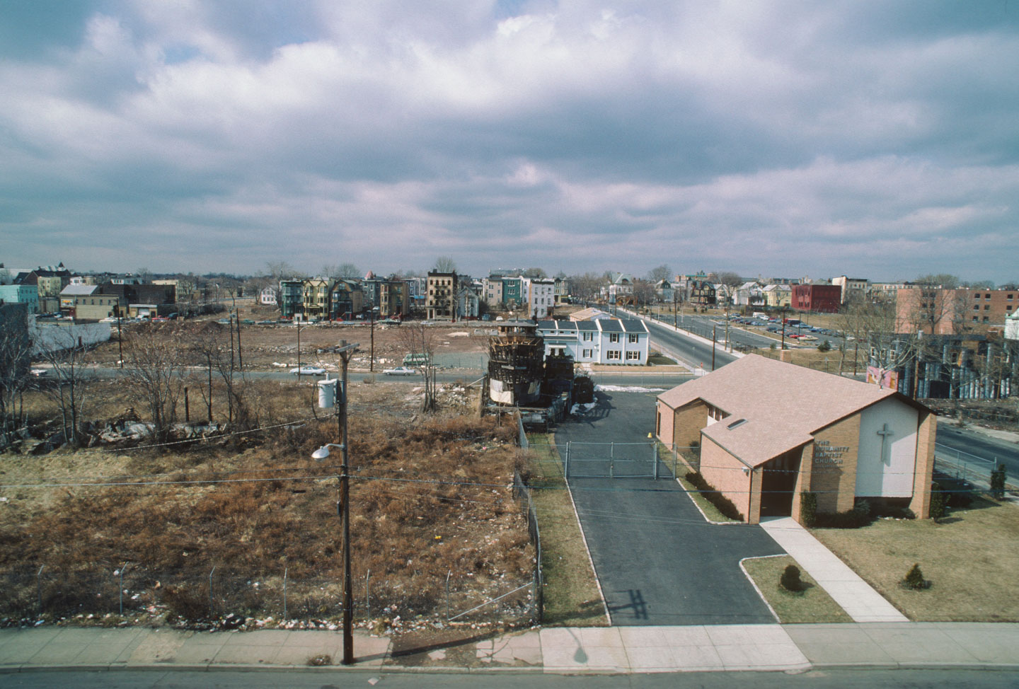15-Aerial view West from Bergen Street of the Ark, 14th Ave., Newark, 1987_