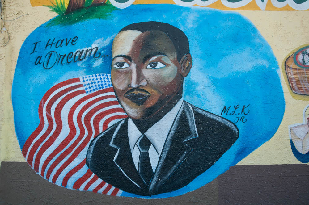 21-Las Palmas Discount Market, 5600 Broadway, L. A., 2010_.jpg
