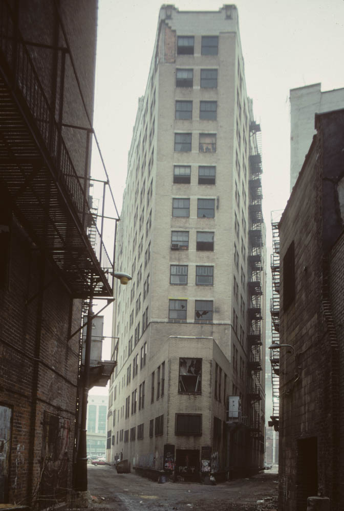 3-MetropolitanBuildingFarmeratJohnRDetroit1994_