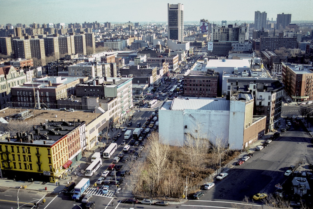 5-ViewNEalongWest125thSt.Harlem2000_